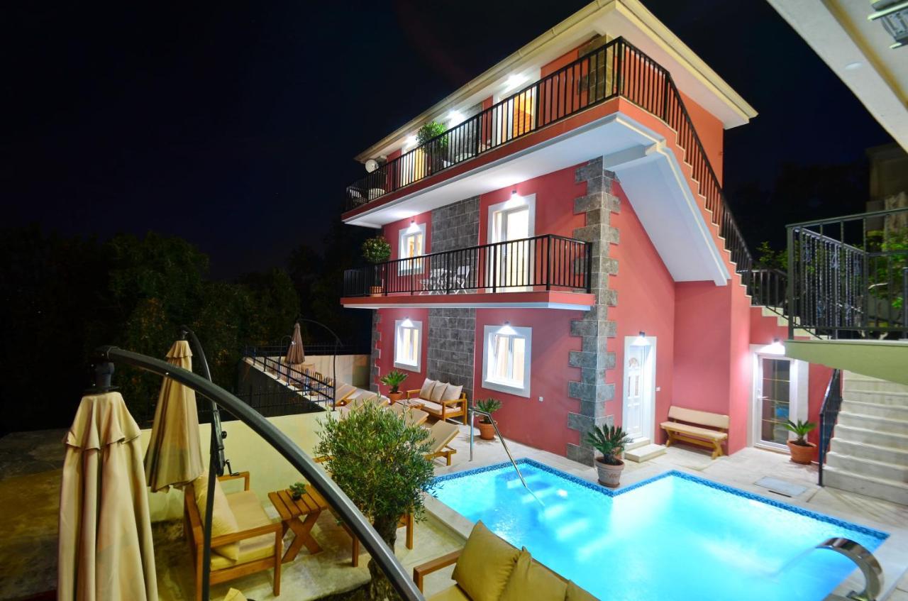 Apartments Lux S Tivat Exterior photo
