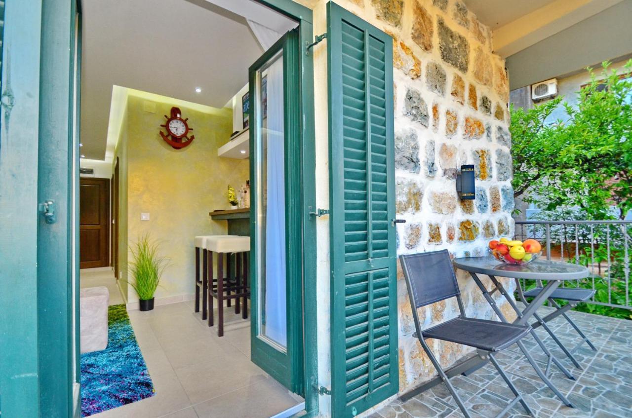 Apartments Lux S Tivat Exterior photo