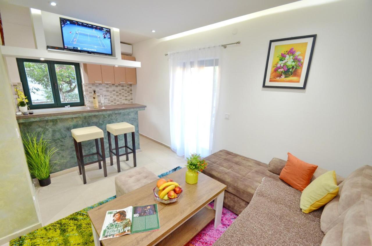 Apartments Lux S Tivat Exterior photo