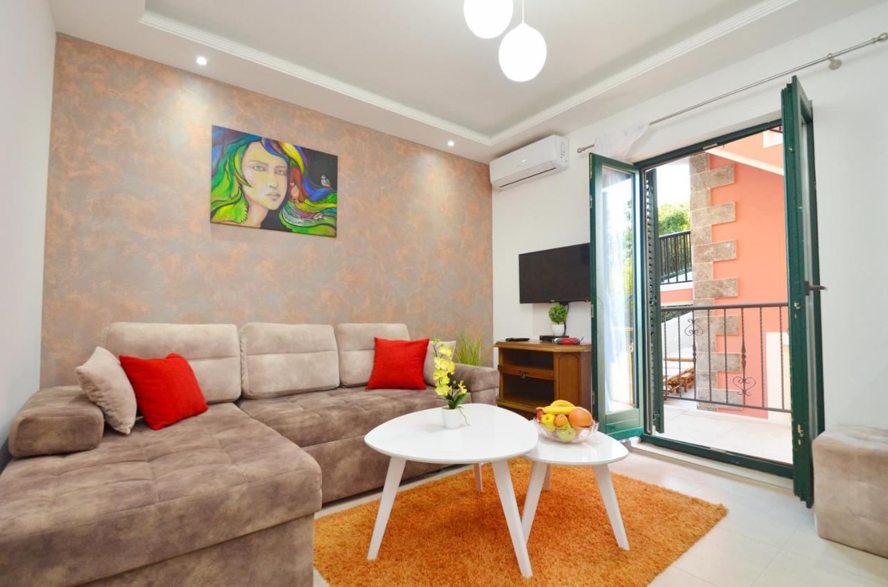 Apartments Lux S Tivat Exterior photo