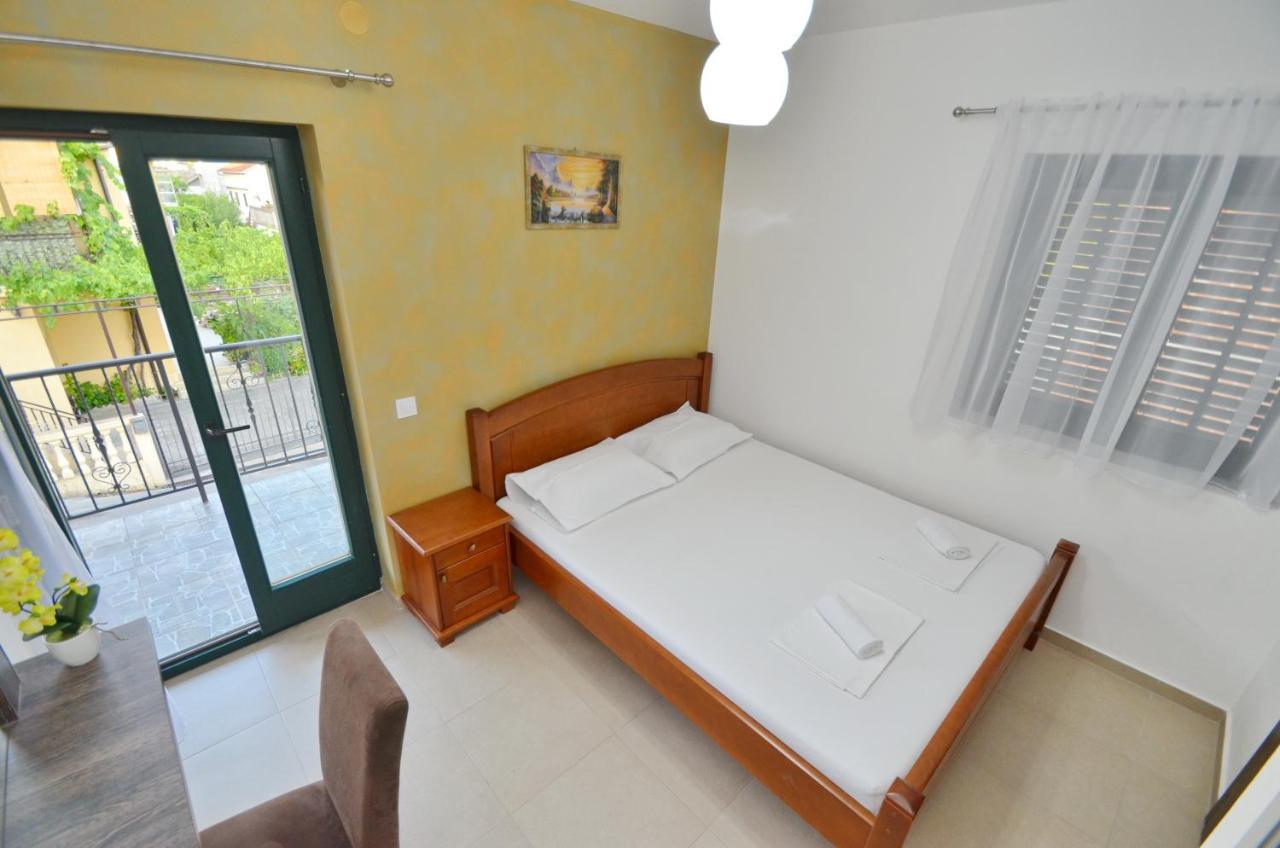 Apartments Lux S Tivat Exterior photo