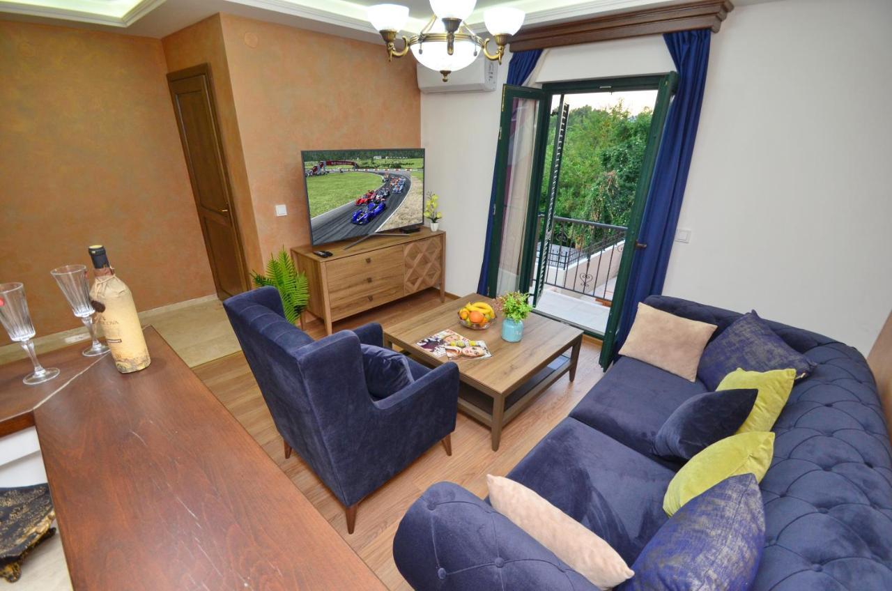 Apartments Lux S Tivat Exterior photo