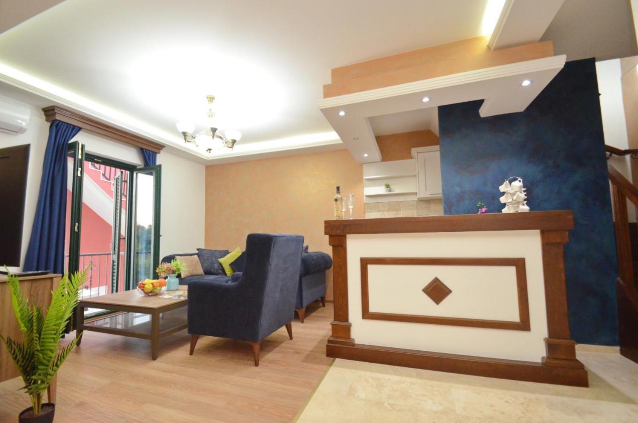 Apartments Lux S Tivat Exterior photo