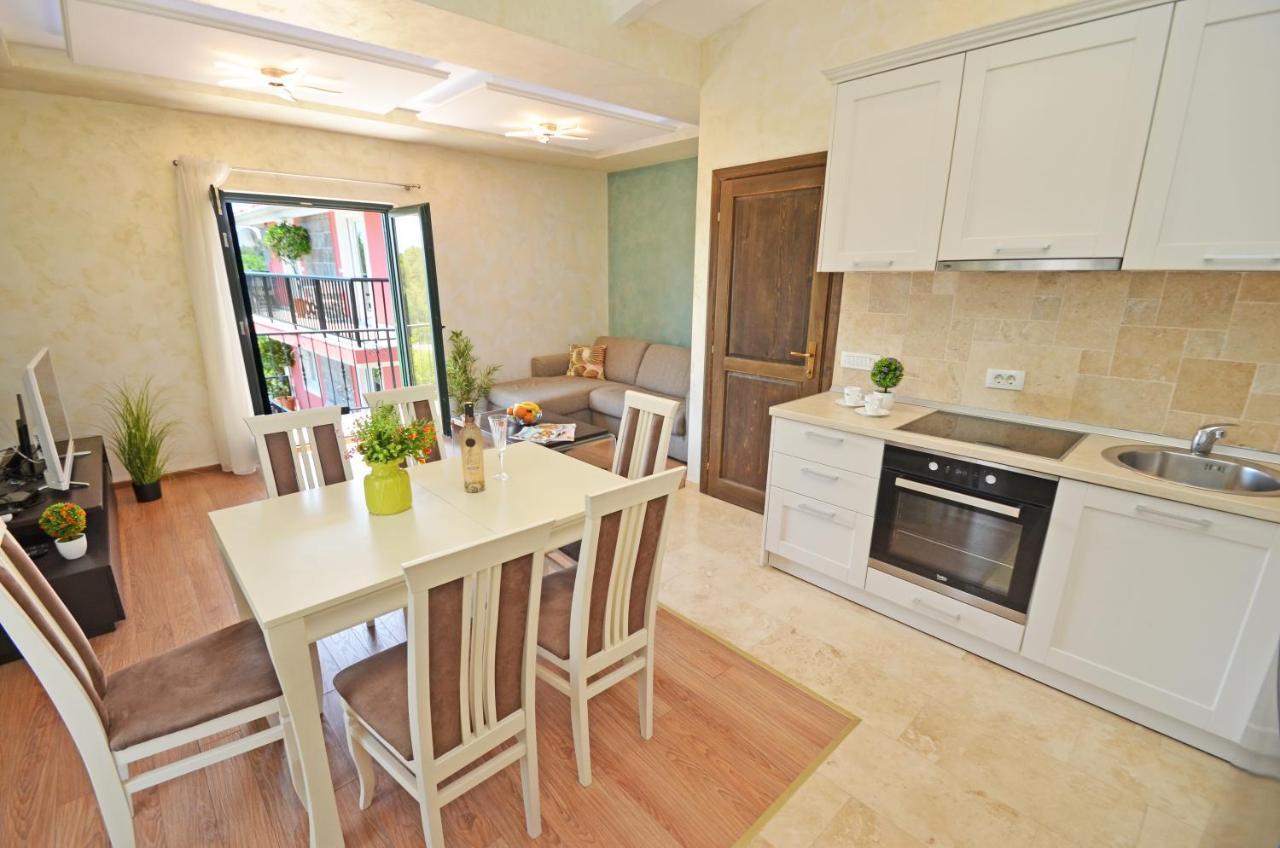 Apartments Lux S Tivat Exterior photo