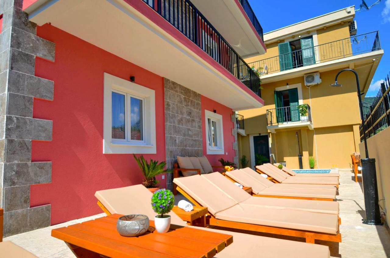 Apartments Lux S Tivat Exterior photo