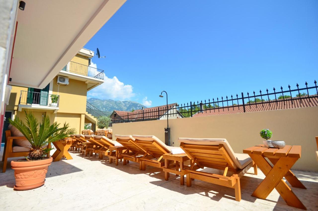 Apartments Lux S Tivat Exterior photo