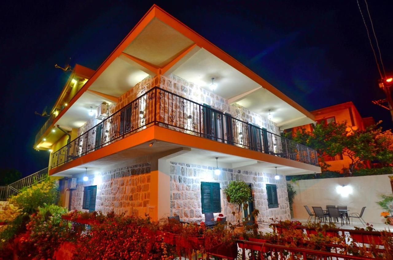 Apartments Lux S Tivat Exterior photo